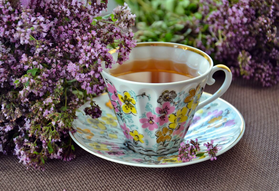 Qui aurait cru que siroter une tasse de tisane pouvait faire autant de bien ?